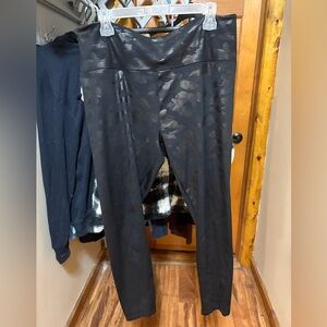 Vera Wang Black Camo Leggings